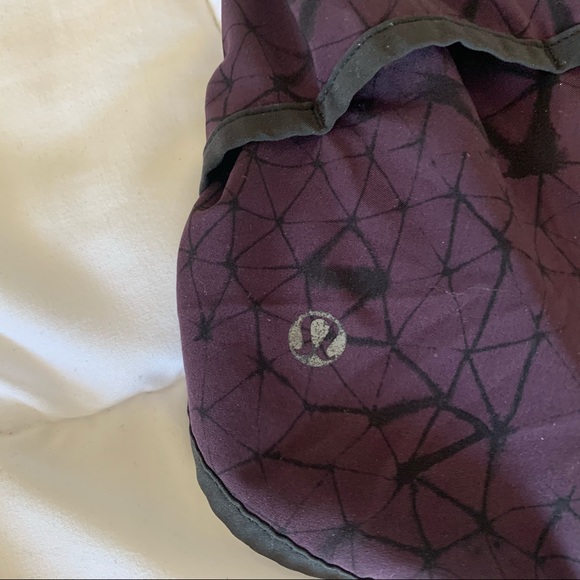 Lululemon “Speed Up” running shorts 💜🖤 - Picture 3 of 3